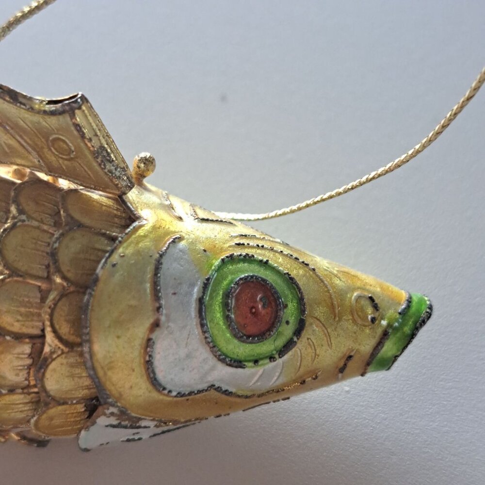 Vintage Gold & White Articulated Fish Ornament Hanging Décor With Enamel Finish - Picture 2 of 9